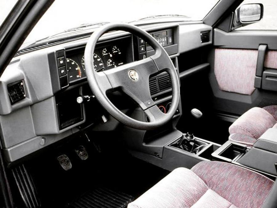  Alfa Romeo 75 (162B) 1988 года  (фото 6 из 14)
